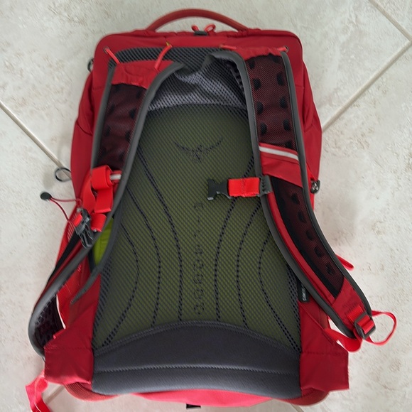 Osprey Radial 26L stand up backpack - Picture 2 of 12